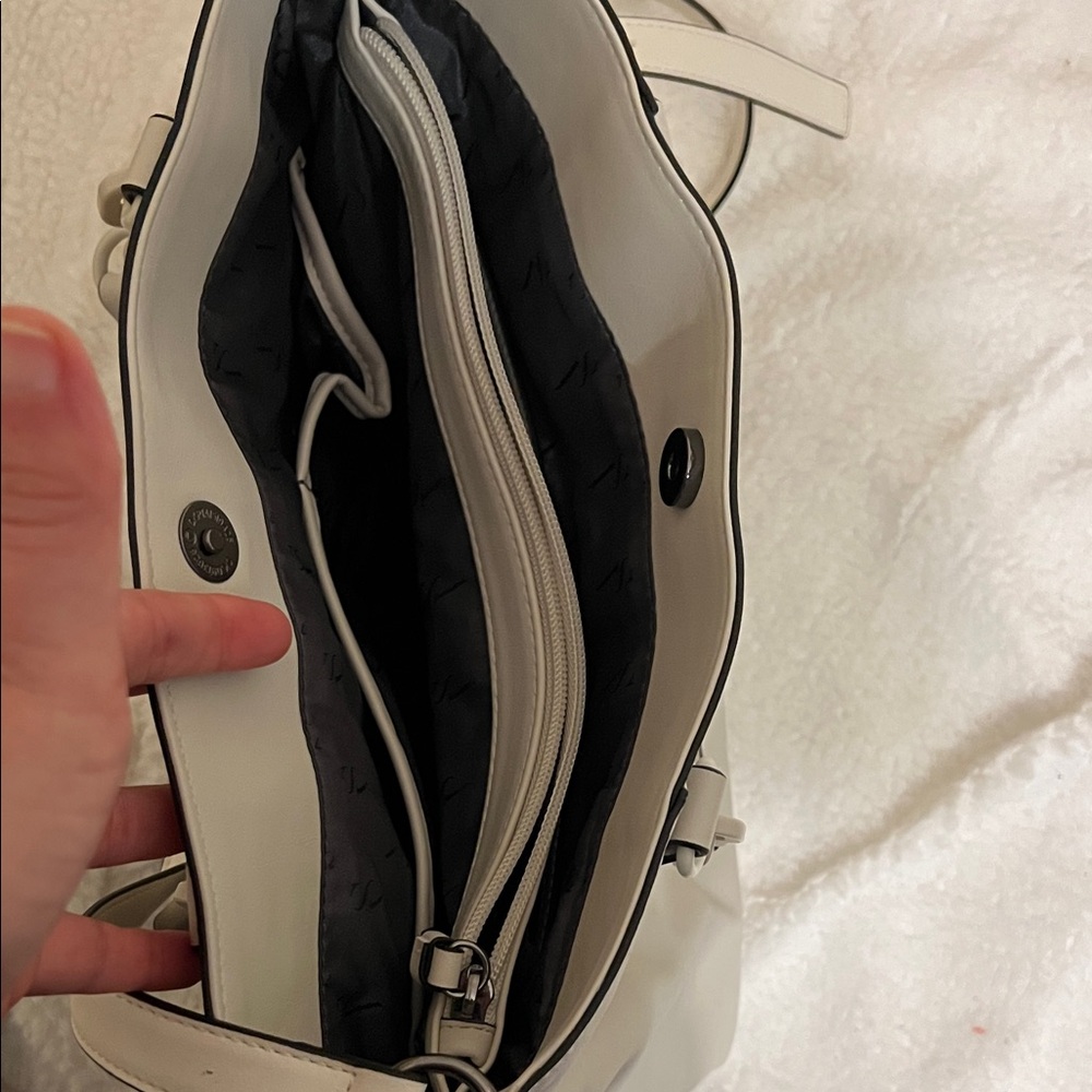 Simply Vera Elegant Cream Bag - Picture 3 of 4